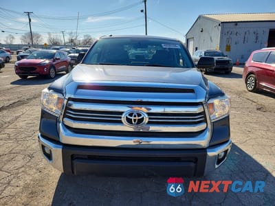Piąte zdjęcie samochodu w środku: 2016 TOYOTA TUNDRA CREWMAX SR5 VIN:5TFEM5F13GX097851 - miniatura