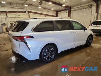 Trzecie zdjęcie samochodu z tyłu: 2026 TOYOTA SIENNA PLATINUM 7-PASSENGER VIN:5TDESKFC5TS236853 - miniatura