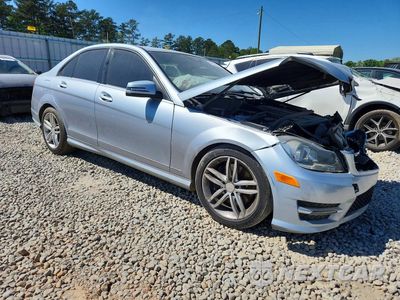 Czwarte zdjęcie samochodu z boku: 2013 MERCEDES-BENZ C 300 4MATIC VIN:WDDGF8AB8DA800188 - miniatura