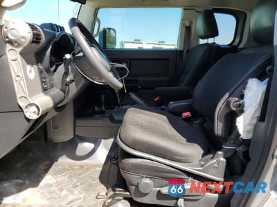 Zdjęcie 7 z 13 samochodu: 2010 TOYOTA FJ CRUISER BASE VIN:JTEBU4BF8AK075309 - miniatura