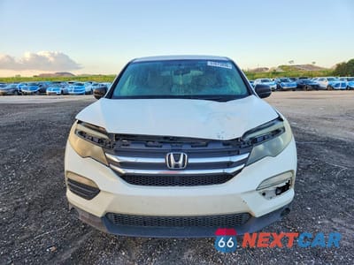 Piąte zdjęcie samochodu w środku: 2017 HONDA PILOT LX VIN:5FNYF5H13HB009106 - miniatura