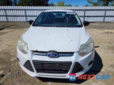 Piąte zdjęcie samochodu w środku: 2013 FORD FOCUS S VIN:1FADP3E27DL320662 - miniatura