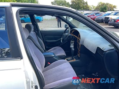 Piąte zdjęcie samochodu w środku: 1993 TOYOTA CAMRY XLE VIN:JT2VK13E6P0152736 - miniatura