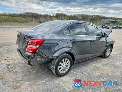 Trzecie zdjęcie samochodu z tyłu: 2020 CHEVROLET SONIC LT VIN:1G1JD5SB4L4140479 - miniatura