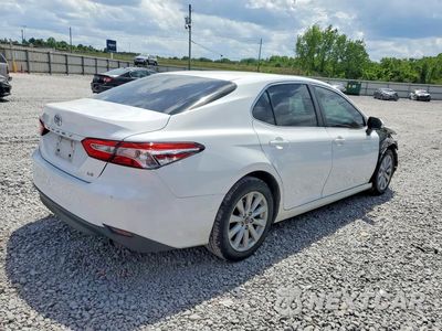 Trzecie zdjęcie samochodu z tyłu: 2018 TOYOTA CAMRY LE VIN:4T1B11HK6JU557857 - miniatura