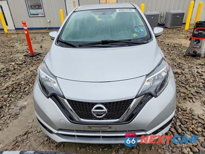 Piąte zdjęcie samochodu w środku: 2018 NISSAN VERSA NOTE SV VIN:3N1CE2CP0JL352568 - miniatura