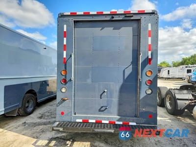 Zdjęcie 6 z 13 samochodu: 2021 FORD F59 DELIVERY TRUCK VIN:1F65F5KN6M0A01866 - miniatura