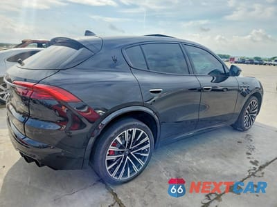 Trzecie zdjęcie samochodu z tyłu: 2023 MASERATI GRECALE MODENA VIN:ZN682AVM7P7408963 - miniatura