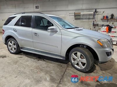 Czwarte zdjęcie samochodu z boku: 2011 MERCEDES-BENZ ML 350 4MATIC VIN:4JGBB8GB6BA632874 - miniatura