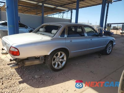 Trzecie zdjęcie samochodu z tyłu: 2001 JAGUAR XJR VIN:SAJDA15B61MF37307 - miniatura
