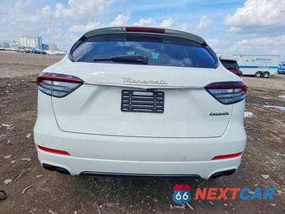 Zdjęcie 6 z 14 samochodu: 2022 MASERATI LEVANTE BASE VIN:ZN661XUA9NX383534 - miniatura