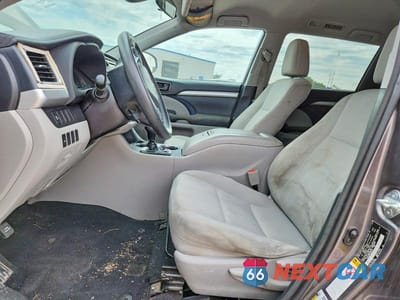 Zdjęcie 7 z 13 samochodu: 2018 TOYOTA HIGHLANDER LE VIN:5TDZARFH3JS034471 - miniatura