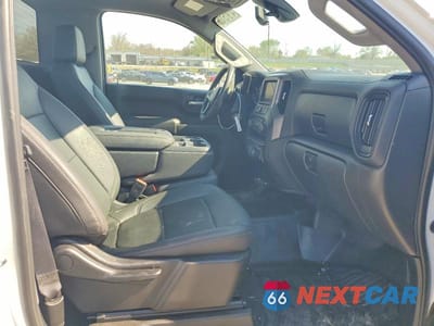 Zdjęcie 10 z 12 samochodu: 2021 CHEVROLET SILVERADO K1500 VIN:3GCNYAEH3MG407184 - miniatura