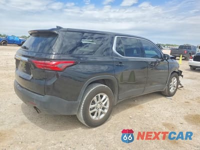 Trzecie zdjęcie samochodu z tyłu: 2022 CHEVROLET TRAVERSE LS VIN:1GNERFKW3NJ106791 - miniatura