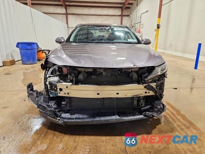 Piąte zdjęcie samochodu w środku: 2023 TOYOTA CAMRY HYBRID LE VIN:4T1C31AK1PU054464 - miniatura