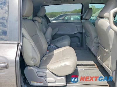 Zdjęcie 11 z 14 samochodu: 2015 TOYOTA SIENNA LE 8-PASSENGER VIN:5TDKK3DC8FS573131 - miniatura