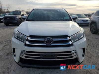 Piąte zdjęcie samochodu w środku: 2018 TOYOTA HIGHLANDER LIMITED VIN:5TDDZRFH4JS865836 - miniatura