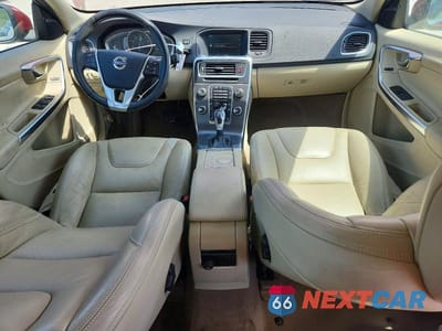 Zdjęcie 8 z 12 samochodu: 2014 VOLVO S60 T5 VIN:YV1612FS6E2289550 - miniatura