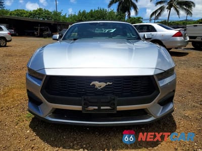 Piąte zdjęcie samochodu w środku: 2026 FORD MUSTANG VIN:1FAGP8UH5T5105543 - miniatura