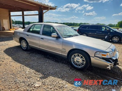 Czwarte zdjęcie samochodu z boku: 2010 MERCURY GRAND MARQUIS LS VIN:2MEBM7FV4AX624345 - miniatura
