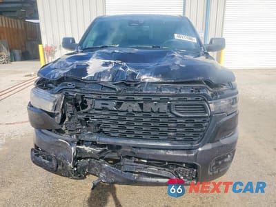 Piąte zdjęcie samochodu w środku: 2025 RAM 1500 TRADESMAN VIN:1C6SRECG6SN721313 - miniatura