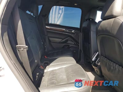 Zdjęcie 11 z 13 samochodu: 2011 PORSCHE CAYENNE VIN:WP1AA2A28BLA08456 - miniatura
