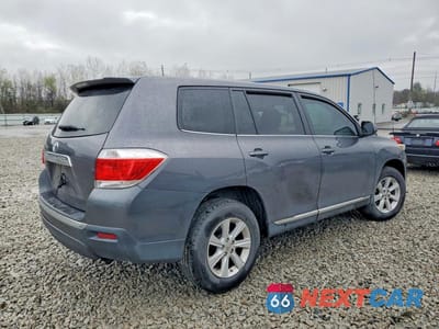 Trzecie zdjęcie samochodu z tyłu: 2011 TOYOTA HIGHLANDER BASE VIN:5TDZK3EH1BS044476 - miniatura