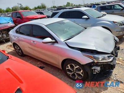 Czwarte zdjęcie samochodu z boku: 2019 KIA FORTE LXS VIN:3KPF24AD0KE111591 - miniatura