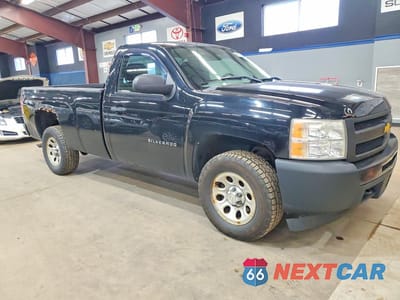 Czwarte zdjęcie samochodu z boku: 2010 CHEVROLET SILVERADO K1500 VIN:1GCPKPEX7AZ275921 - miniatura