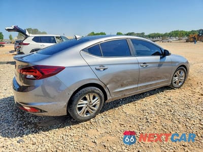 Trzecie zdjęcie samochodu z tyłu: 2019 HYUNDAI ELANTRA SEL VIN:5NPD84LF3KH446831 - miniatura