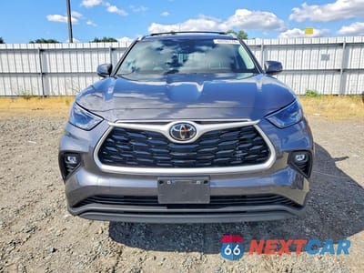 Piąte zdjęcie samochodu w środku: 2024 TOYOTA HIGHLANDER XLE VIN:5TDKDRBH8RS568852 - miniatura