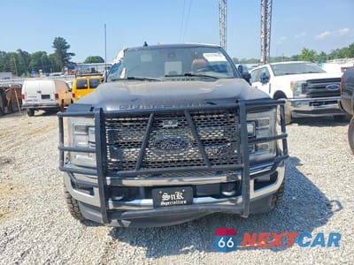 Piąte zdjęcie samochodu w środku: 2019 FORD F350 SUPER DUTY VIN:1FT8W3BTXKEG64645 - miniatura