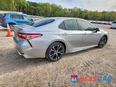 Trzecie zdjęcie samochodu z tyłu: 2018 TOYOTA CAMRY SE VIN:4T1B11HK4JU576598 - miniatura