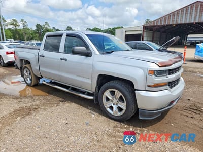 Czwarte zdjęcie samochodu z boku: 2018 CHEVROLET SILVERADO C1500 CUSTOM VIN:3GCPCPEC1JG205728 - miniatura
