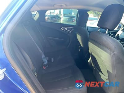 Zdjęcie 6 z 10 samochodu: 2016 CHRYSLER 200 LIMITED VIN:1C3CCCABXGN172625 - miniatura