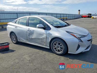 Czwarte zdjęcie samochodu z boku: 2017 TOYOTA PRIUS THREE VIN:JTDKARFU4H3536125 - miniatura