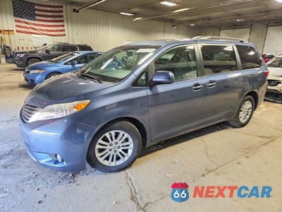 2016 TOYOTA SIENNA XLE PREMIUM 8-PASSENGER 5TDYK3DC0GS745258 - główne zdjęcie licytacji z USA - miniatura