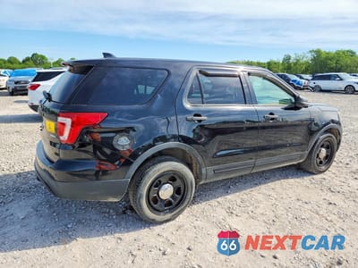Trzecie zdjęcie samochodu z tyłu: 2016 FORD EXPLORER POLICE INTERCEPTOR VIN:1FM5K8AR4GGA77771 - miniatura