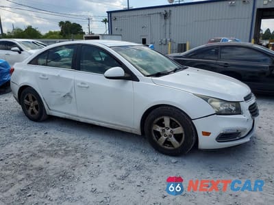 Czwarte zdjęcie samochodu z boku: 2015 CHEVROLET CRUZE LT VIN:1G1PC5SB6F7143108 - miniatura