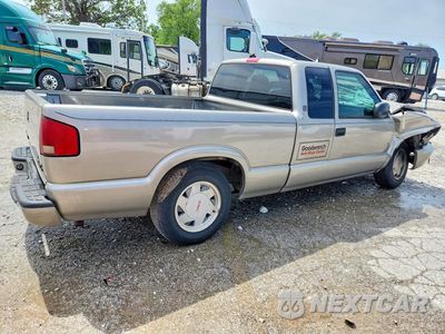 Trzecie zdjęcie samochodu z tyłu: 2002 GMC SONOMA VIN:1GTCS195228130359 - miniatura