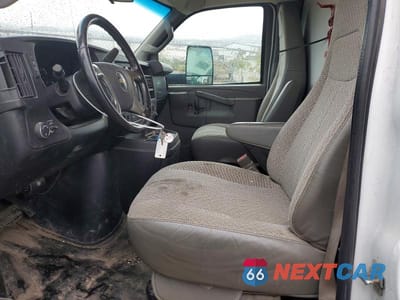 Zdjęcie 7 z 13 samochodu: 2019 CHEVROLET EXPRESS G3500 VIN:1GB3GSCG3K1346560 - miniatura