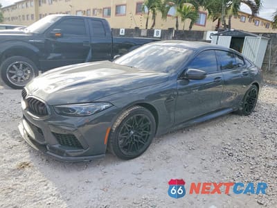2023 BMW M8 WBSGV0C07PCK80559 - główne zdjęcie licytacji z USA - miniatura
