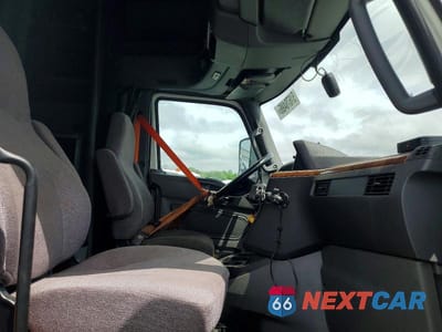 Piąte zdjęcie samochodu w środku: 2021 INTERNATIONAL LT625 SEMI TRUCK VIN:3HSDZTZR5MN861432 - miniatura