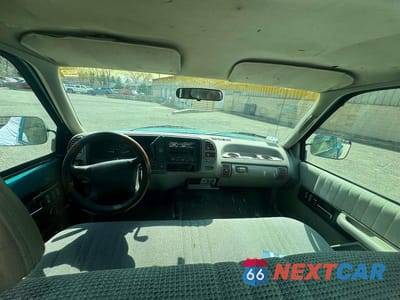 Zdjęcie 9 z 10 samochodu: 2005 GMC SIERRA VIN:1GTEK14HX52508769 - miniatura