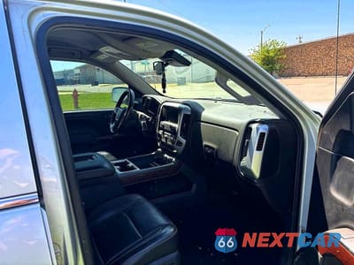 Piąte zdjęcie samochodu w środku: 2017 GMC SIERRA K1500 SLT VIN:3GTU2NEC2HG115542 - miniatura
