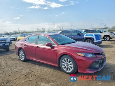 Czwarte zdjęcie samochodu z boku: 2018 TOYOTA CAMRY LE VIN:4T1B11HK6JU548205 - miniatura