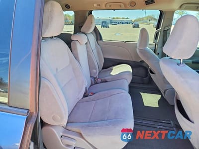 Zdjęcie 11 z 13 samochodu: 2015 TOYOTA SIENNA LE VIN:5TDKK3DC1FS671045 - miniatura
