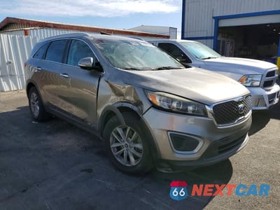 Czwarte zdjęcie samochodu z boku: 2018 KIA SORENTO LX V6 VIN:5XYPGDA55JG340560 - miniatura
