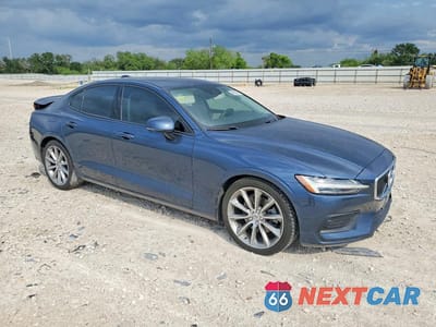 Czwarte zdjęcie samochodu z boku: 2020 VOLVO S60 T5 MOMENTUM VIN:7JR102FKXLG045775 - miniatura
