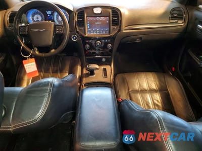 Zdjęcie 8 z 12 samochodu: 2013 CHRYSLER 300 S VIN:2C3CCABG5DH658102 - miniatura